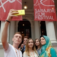 Red Carpet Selfie, Volunteers of the 22. Sarajevo Film Festival, National Theatre, 22. Sarajevo Film Festival, 2016 (C) Obala Art Centar