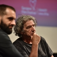 Moderator Nebojša Jovanović and Miki Manojlović, Competition Programme Press Conference: All Alone, National Theatre, 24th Sarajevo Film Festival, 2018 (C) Obala Art Centar