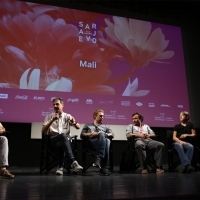 Moderator Nebojša Jovanović with producer Boris T. Matić, director Antonio Nuić and actors Rakan Rushaidat and Vito and Franjo Dijak, Competition Programme Press Conference: Mali, National Theatre, 24th Sarajevo Film Festival, 2018 (C) Obala Art Centar