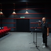 Director of Sarajevo Film Festival Mirsad Purivatra, Screening of Alice in the Cities, Tribute To Wim Wenders, Meeting Point Cinema, 27th Sarajevo Film Festival, 2021 (C) Obala Art Centar	