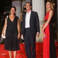 Sales agent Viki Antonopoulou, producer John Stephen Minervino and Elma Tataragić, Bebia, à mon seul désir, Red Carpet, 27th Sarajevo Film Festival, 2021 (C) Obala Art Centar