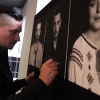 Dmytro Sukholytkyy-Sobchuk, Photo call, director of Liturgy of anti-tank obstacles, Cineplexx, 28th Sarajevo Film Festival, 2022 (C) Obala Art Centar