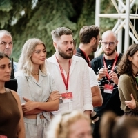 Faris Bilalović without Edin Salčinović, Grand Coffee with..., Willem Dafoe, Festival Square, 31st Sarajevo Film Festival, 2025 (C) Obala Art Centar
