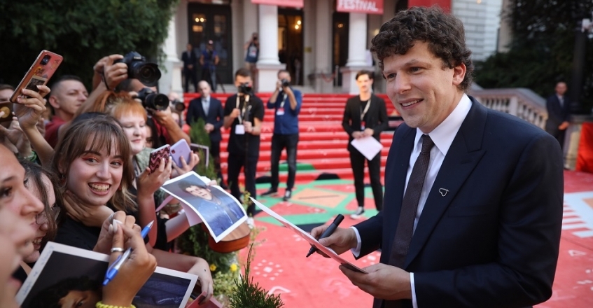 Meet Jesse Eisenberg, guest of “Grand Coffee with” Programme